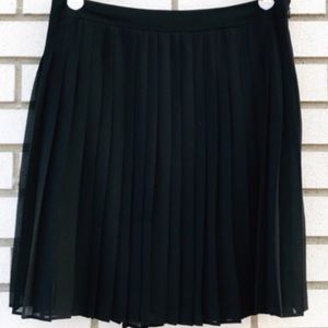 LOFT black pleated skirt